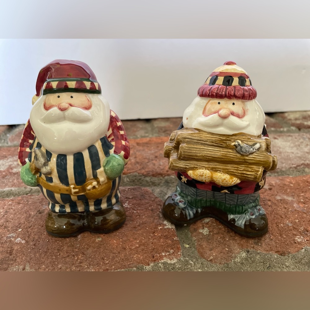 Vintage woodland handyman Santa salt and pepper shakers by Sakura.
